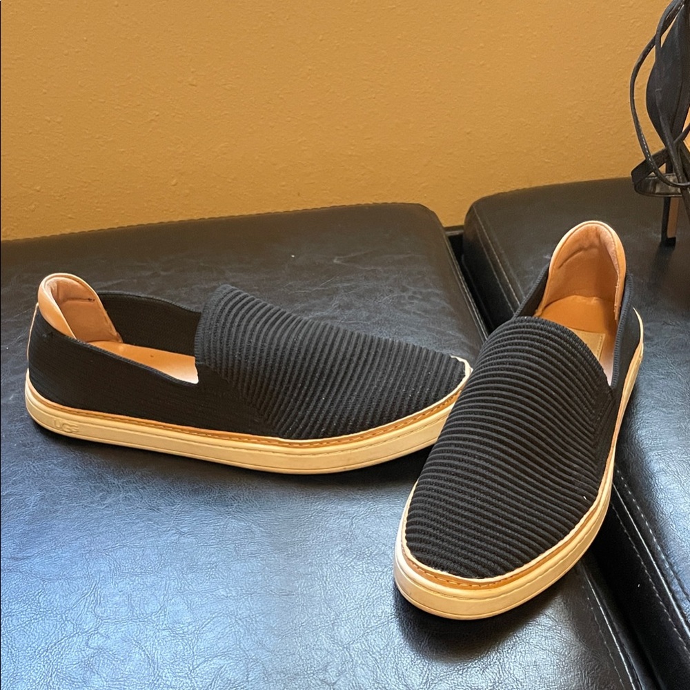 UGG Black and Tan super cute Slip-On Loafers, like new